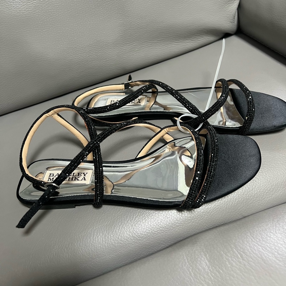 Badgley Mischka Women's Ivie Flat Sandal size 6